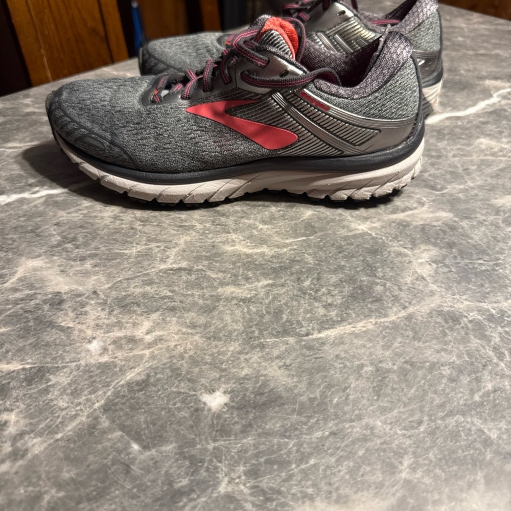 Brooks Adrenaline GTS 18 Ebony/Pink/Silver Women’s Size 8.5 B